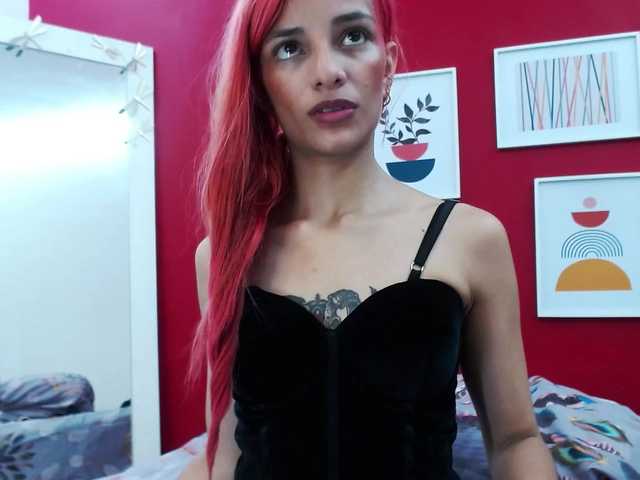 Екранни снимки на излъчване HaileyRed