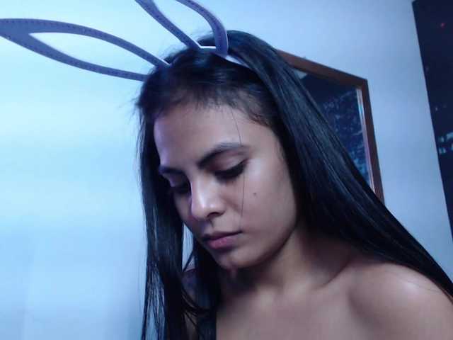 Снимки hailyscot hello welcome to my living room #IamColombian #21years #brunette #longhair #naturalbody #single #height1.58 my god # blackeyes #smalltits