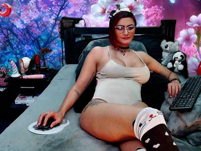 Снимки Hanna-Luna Welcome to my room, enjoy it with me: menu tips All neked 195tks, Lush control for 30 minutes 999tks, Show feet 30 tks, Show pussy 100tks, Show boobs 95tks, Fingers pussy 200tks, Dildo pussy 300tks, Squirt 380tks, Doggy style 55tks, Anal 600tks, C2c 50tk