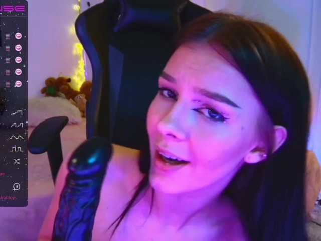 Снимки HarleyMoon #chat #vibe with me #dildo play #Undressing #Daydream #Foot Fetish