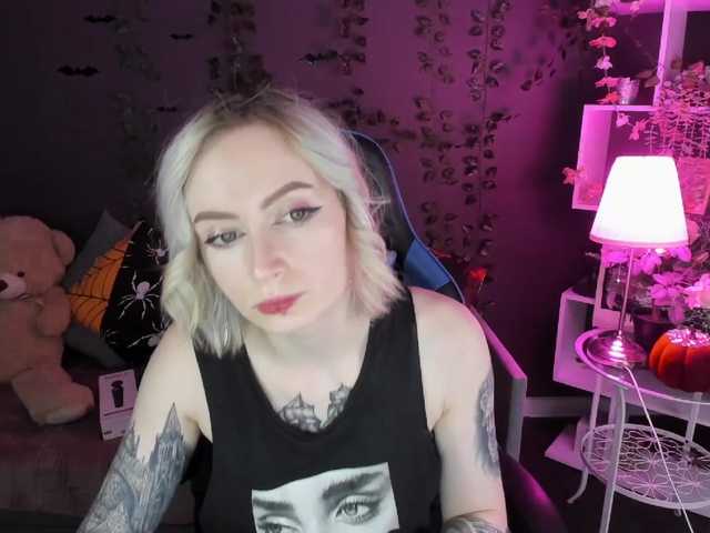 Снимки HelenCarter lets play hehe :D tip menu and pvt open! #tattoo #blond #ohmibod #anal #french