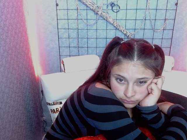 Екранни снимки на излъчване HellenWilliam