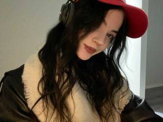 Еротичен видео чат Hi-Kylie