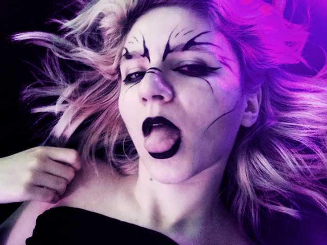 Снимка на профила Holly_Steel