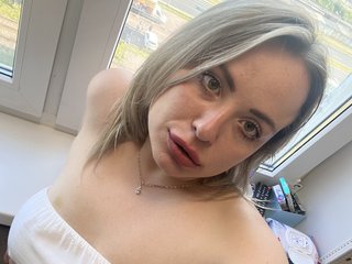 Еротичен видео чат HollyDoll