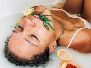 Еротичен видео чат HolyMummy