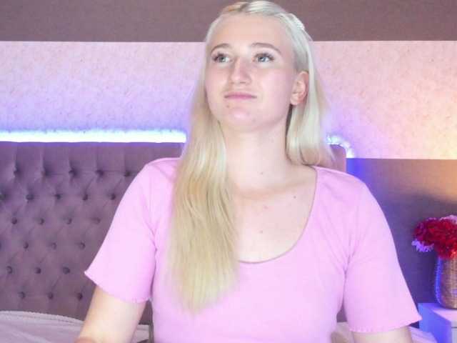 Екранни снимки на излъчване HollyTaillor