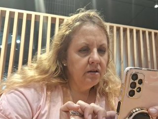 Еротичен видео чат HOTBABYSUCKS1