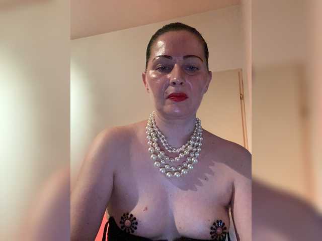 Снимки hotlady45 Private Show!! Lick your lips - 20 Tokens Make me horny - 40 Tokens Massages the breasts - 60 Tokens Blow the dildo - 80 Tokens Massage nipples with a dildo - 65 Tokens