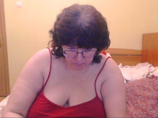 Екранни снимки на излъчване HugeTitsXXX