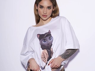 Еротичен видео чат IamToxicRoxy