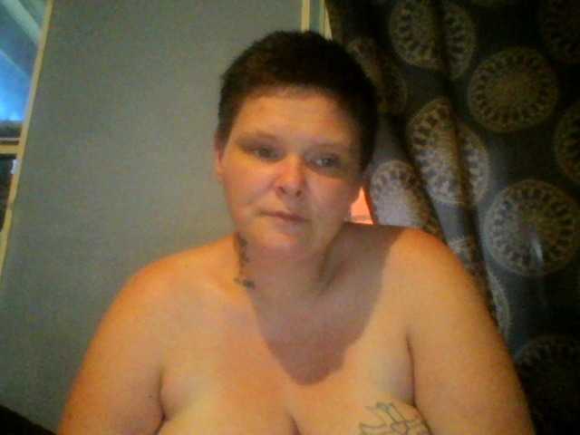 Снимки Iceyb good morning im limited on some things my . is almost gone lol kareoky and boobs this morning