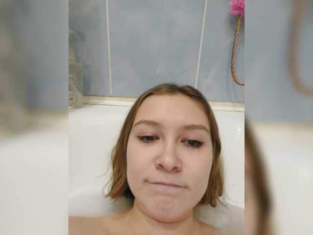 Екранни снимки на излъчване MoonKitty