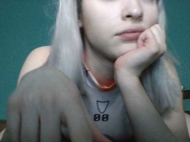 Екранни снимки на излъчване Ivanka-Chan