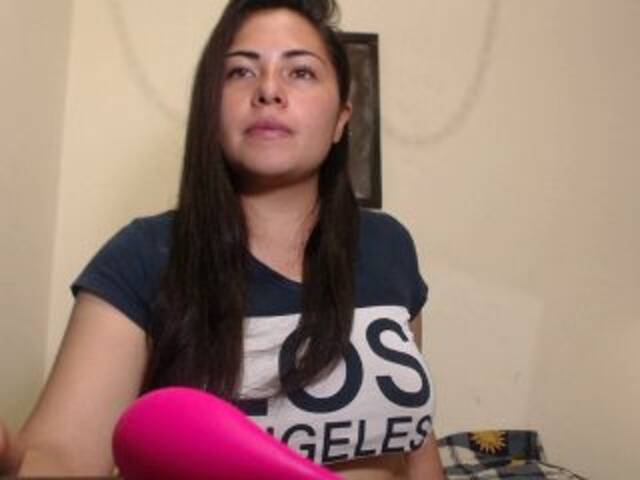 Екранни снимки на излъчване IvetteNelson