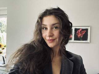 Еротичен видео чат JolieKiss