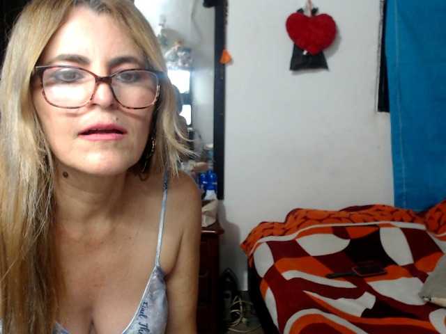 Снимки JuanitaWouti Hello, how are you today, I'm very hot and I want to please you if you want to see me naked 40 tokes my tits 25 tokes my open pussy 50 tokes and finger masturbation or toy 70 tokes you want to see my ass and fuck it 70 tokes see camera 10 tokes show