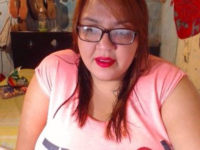 Екранни снимки на излъчване latinBBW