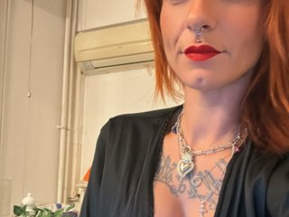 Еротичен видео чат MademoiselleJuliette