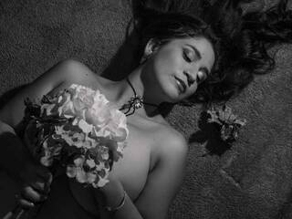 Еротичен видео чат JuliRobert