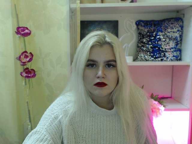 Снимки KailaJonniso hey come to my room! #fistday #new #nonnude