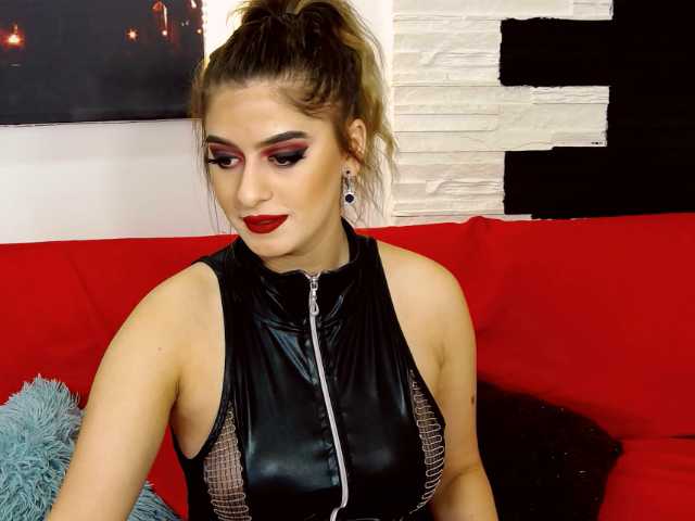 Екранни снимки на излъчване KarinaSummerX