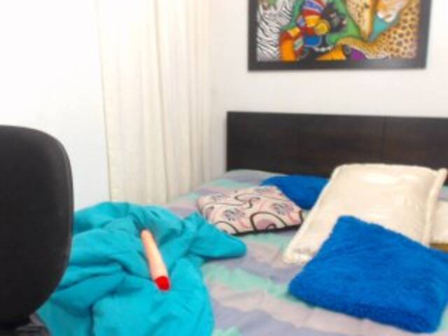 Екранни снимки на излъчване KarlaHarrison