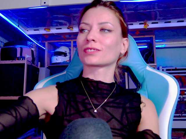 Снимки karo131324 #smoke #feets , #sph #mistress #femdom