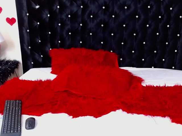 Екранни снимки на излъчване KarolinneRose