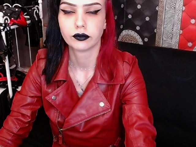 Снимки katvondomme PM is 33! Address your #mistress properly and never without tribute! #queen #fetish #findom #goddess