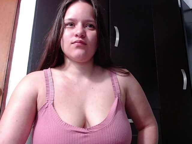 Снимки Katybloss10 welcom happy New Year # bigtits#latina#lovense#c2c#curvy#chubby#shy#pvt