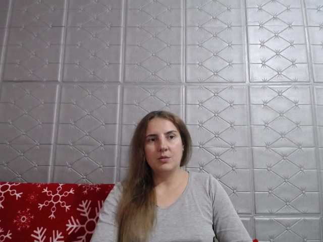 Екранни снимки на излъчване KATYDIAZ
