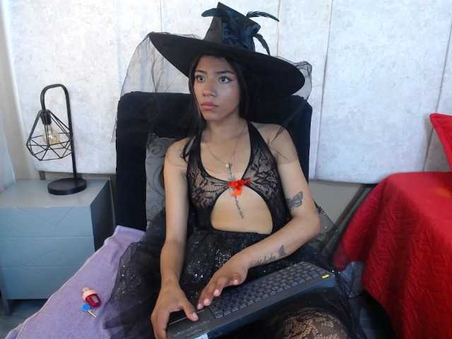 Екранни снимки на излъчване Keily-Foxxy