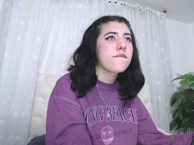 Снимки kendall09- Welcome to my rooms I am a girl who likes to give a great show squirt stay and enjoy goal big squirt 2000 702