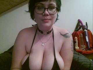 Снимки KendraCam HUGE TITS!! Smoking curvy geeky gamer girl! (ENG/NL/FR)