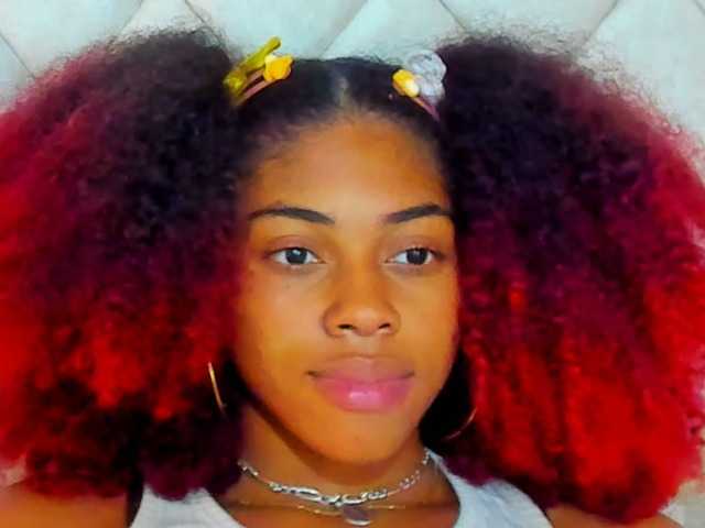 Екранни снимки на излъчване KhloeVega