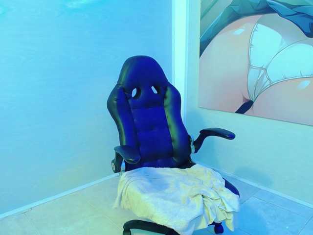 Екранни снимки на излъчване KindomTits