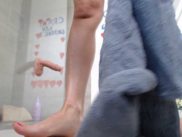 Екранни снимки на излъчване KinkyMoni