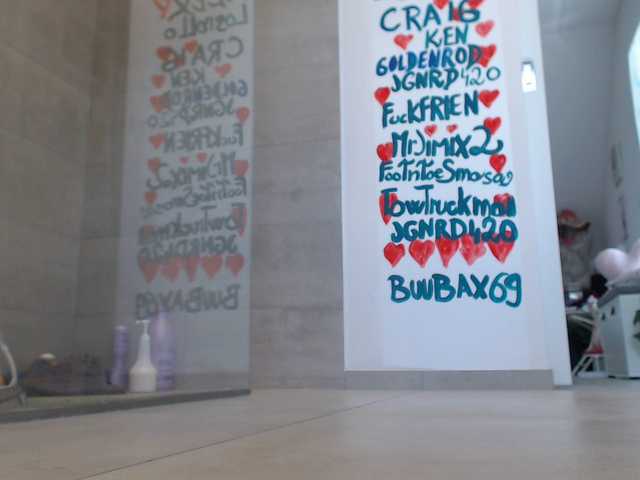 Екранни снимки на излъчване KinkyMoni