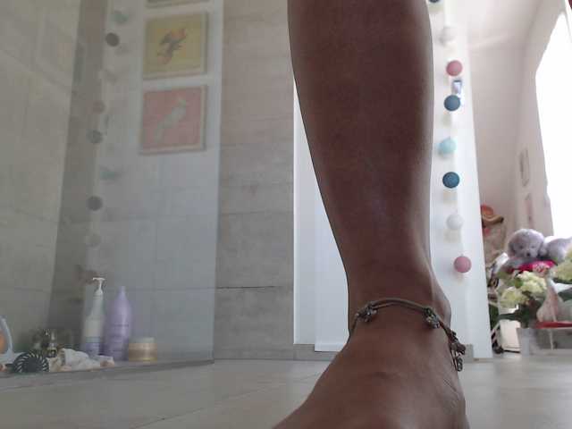 Екранни снимки на излъчване KinkyMoni