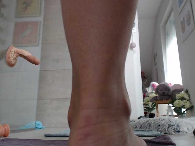 Екранни снимки на излъчване KinkyMoni