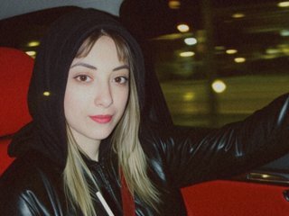 Еротичен видео чат Kira700cams
