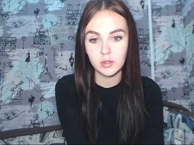 Екранни снимки на излъчване KiraLunary