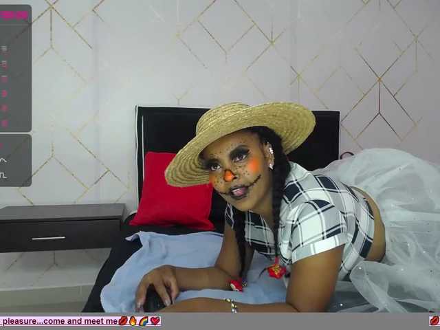 Снимки KiraMonroe Trick or treat should I say blowjob and trick? come into my living room for a very special Halloween! The candy will surprise you. #Ebony #sex # horny #youngirl #sex #wet