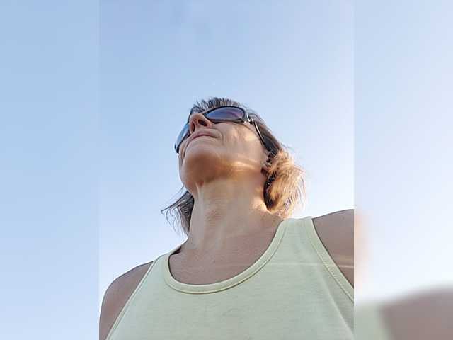 Екранни снимки на излъчване KissaHot