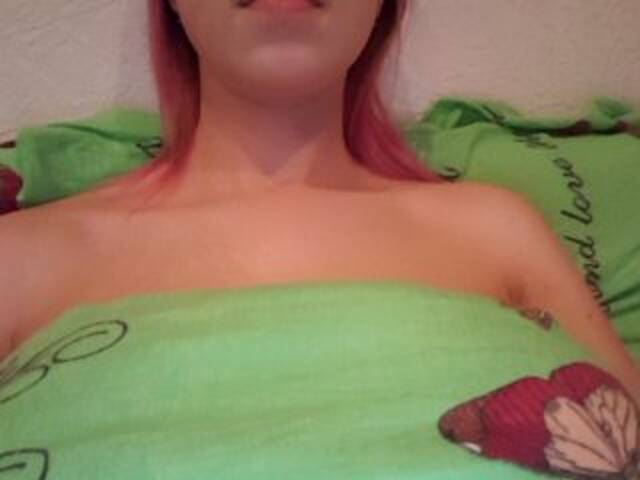 Екранни снимки на излъчване KosmosTits