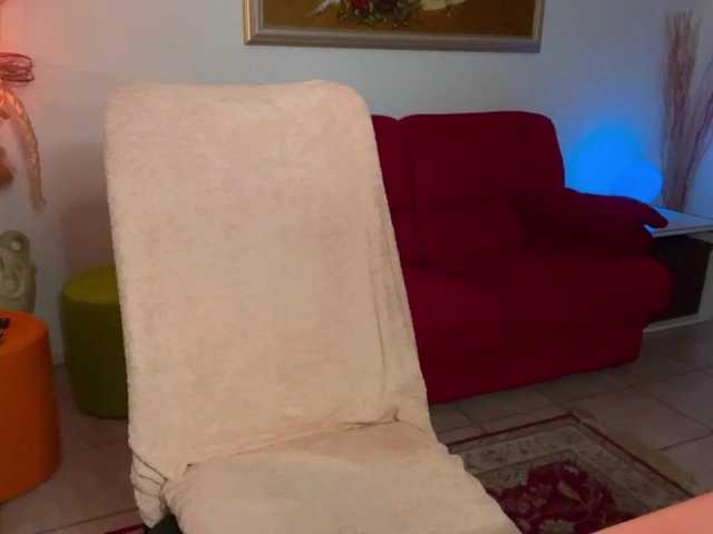 Екранни снимки на излъчване KylieKam