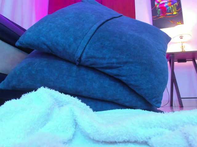 Екранни снимки на излъчване Laaura-Velez