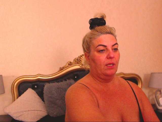 Екранни снимки на излъчване LadyMelanieBBW
