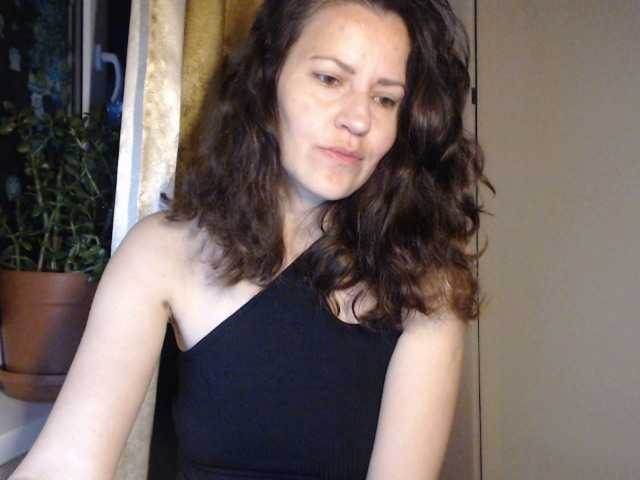 Екранни снимки на излъчване Larianna